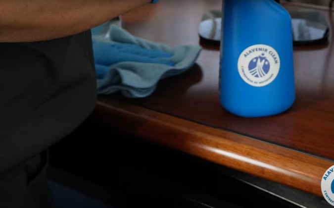 Découvrez pourquoi confier le nettoyage de vos locaux à une entreprise certifiée comme Alavenir Clean améliore l'hygiène et l'image de votre entreprise.